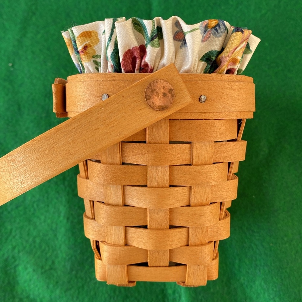 Longaberger Basket  1997 - Handwoven Basket Vintage 1997 - Picture 4 of 11